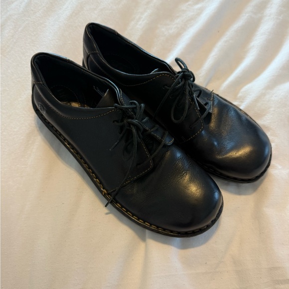 Women’s 7.5 born shoes black - Picture 2 of 7